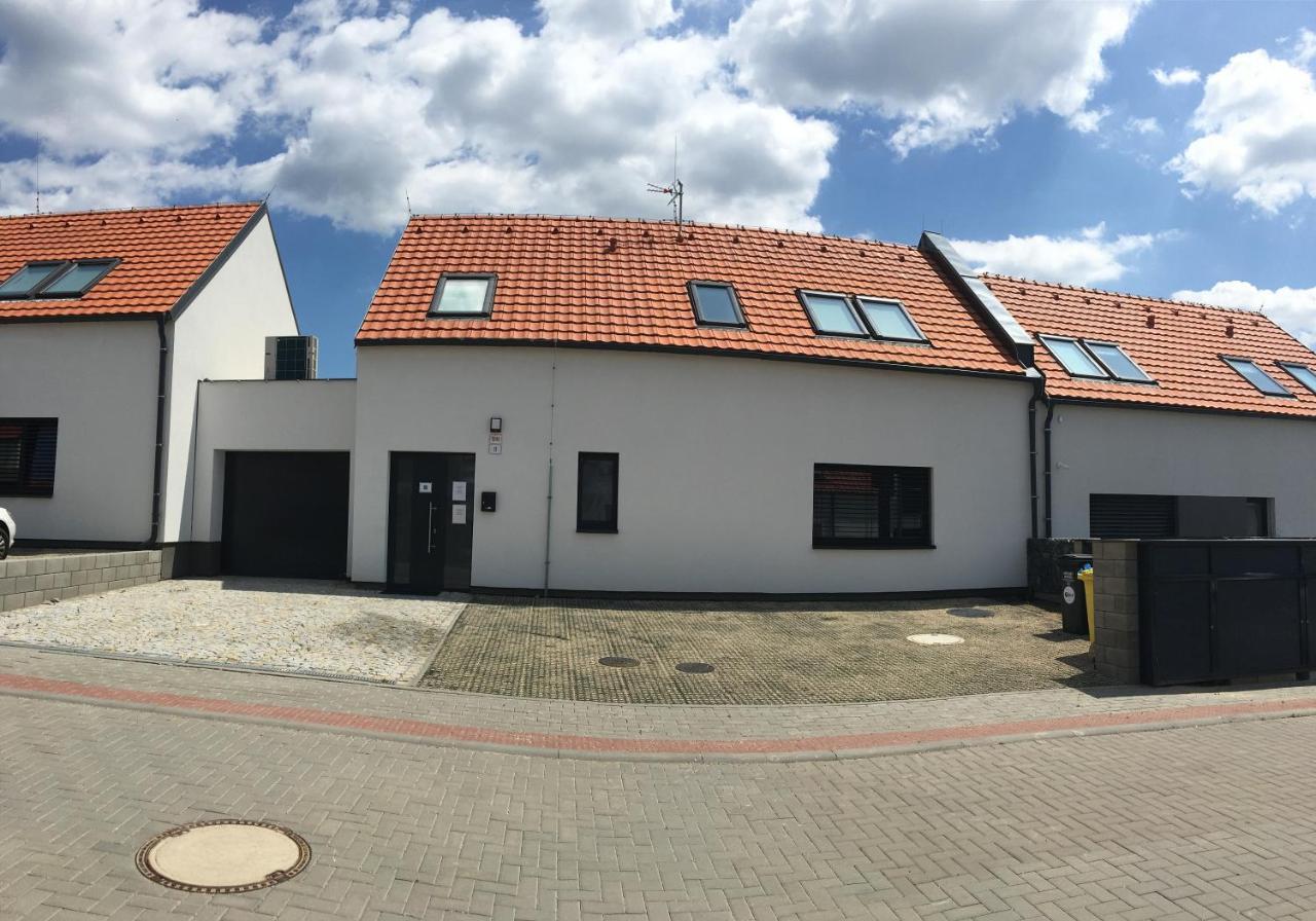 Vilabyt Se Zahradkou A Vyhledem Na Zamek Mikulov Exteriör bild